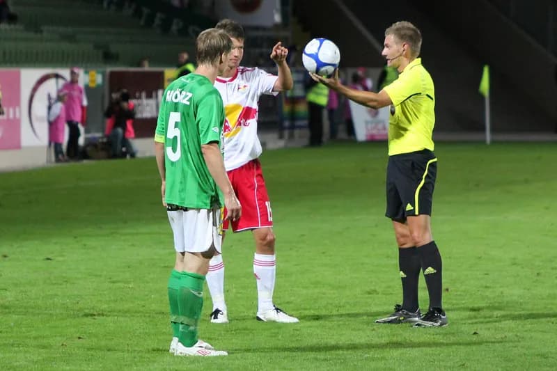 Apa Itu Drop Ball? Aturan Bola Jatuh yang Sudah Berubah
