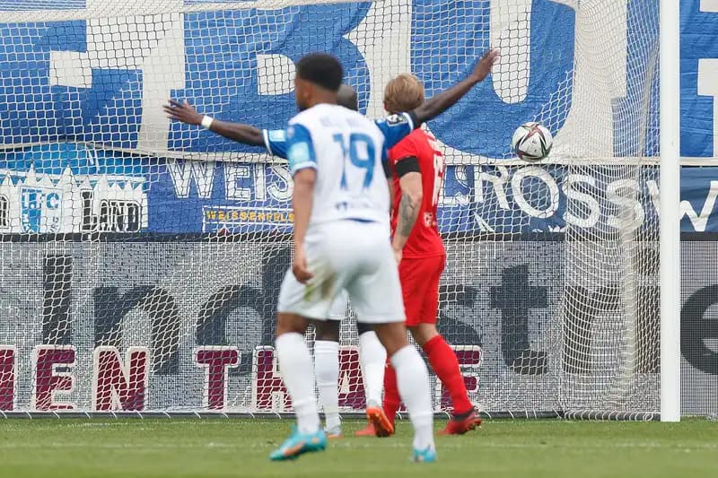 Apa Itu Gol Bunuh Diri (Own Goal)? Penjelasan Lengkap