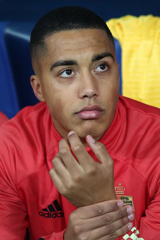 Potret Youri Tielemans mengenakan seragam Belgia dalam konferensi pers
