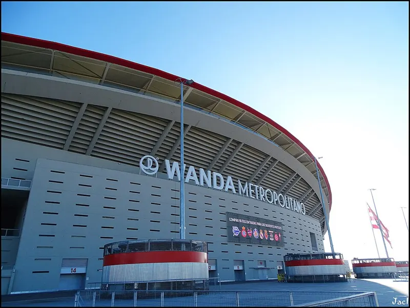 Metropolitano di Madrid, dokumentasi stadion pada Desember 2017. Foto arsip untuk konteks venue, bukan laporan skor berjalan. Diperkecil dan dikompresi.