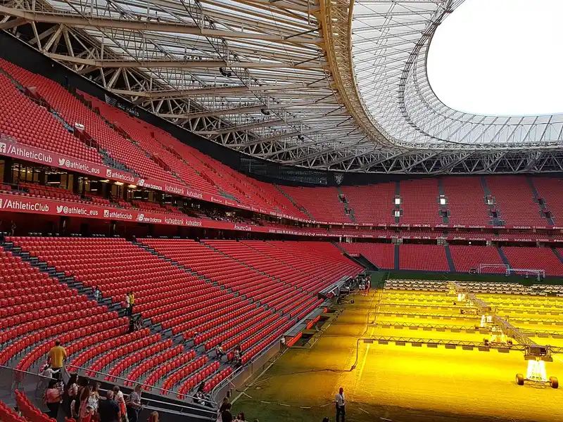 Interior San Mamés dalam dokumentasi arsip, bukan cuplikan hasil pertandingan terbaru. Foto arsip untuk konteks venue, bukan laporan skor berjalan. Diperkecil dan dikompresi.