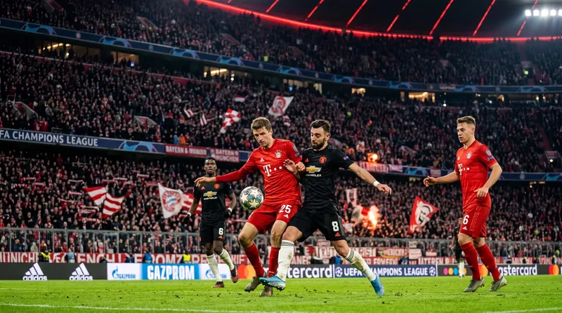 Pertandingan semifinal Liga Champions UEFA dengan suasana stadion memukau