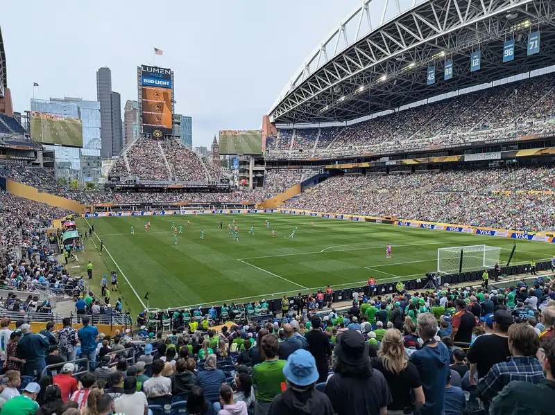 Ruang lapangan dan posisi pemain pada laga Seattle Sounders melawan Atletico Madrid tahun 2025