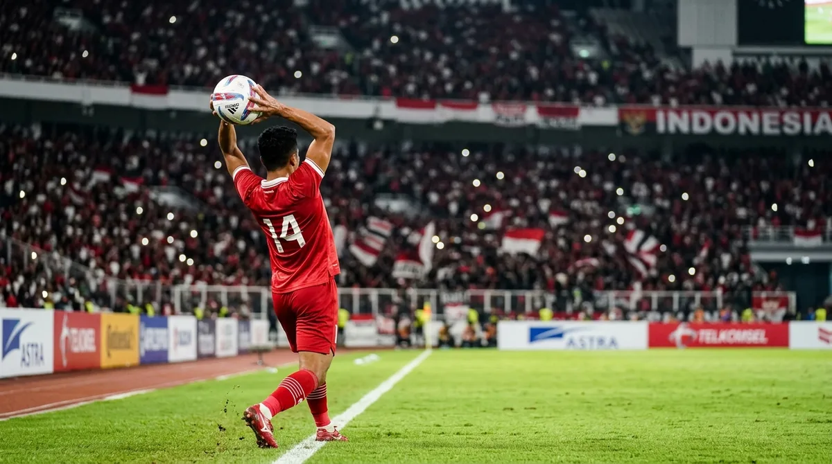 Pemain timnas Indonesia melakukan lemparan ke dalam jarak jauh